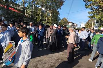 حضور کارکنان شبکه بهداشت در راهپیمایی ۱۳ آبان شهرستان شفت