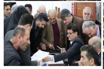 حضور مسئولان در میز خدمت مسجد جامع جیرده