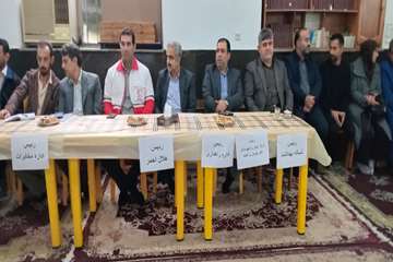 حضور مسئولان در میز خدمت مسجد جامع جیرده