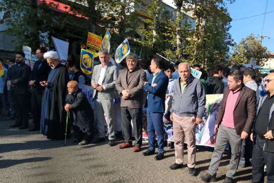 حضور کارکنان شبکه بهداشت در راهپیمایی ۱۳ آبان شهرستان شفت 
